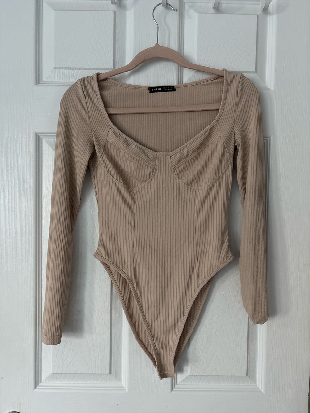 Beige Ribbed Long-Sleeve Bodysuit with Sweetheart Neckline XS